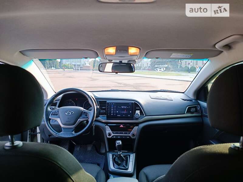 Седан Hyundai Elantra 2018 в Хмельницком