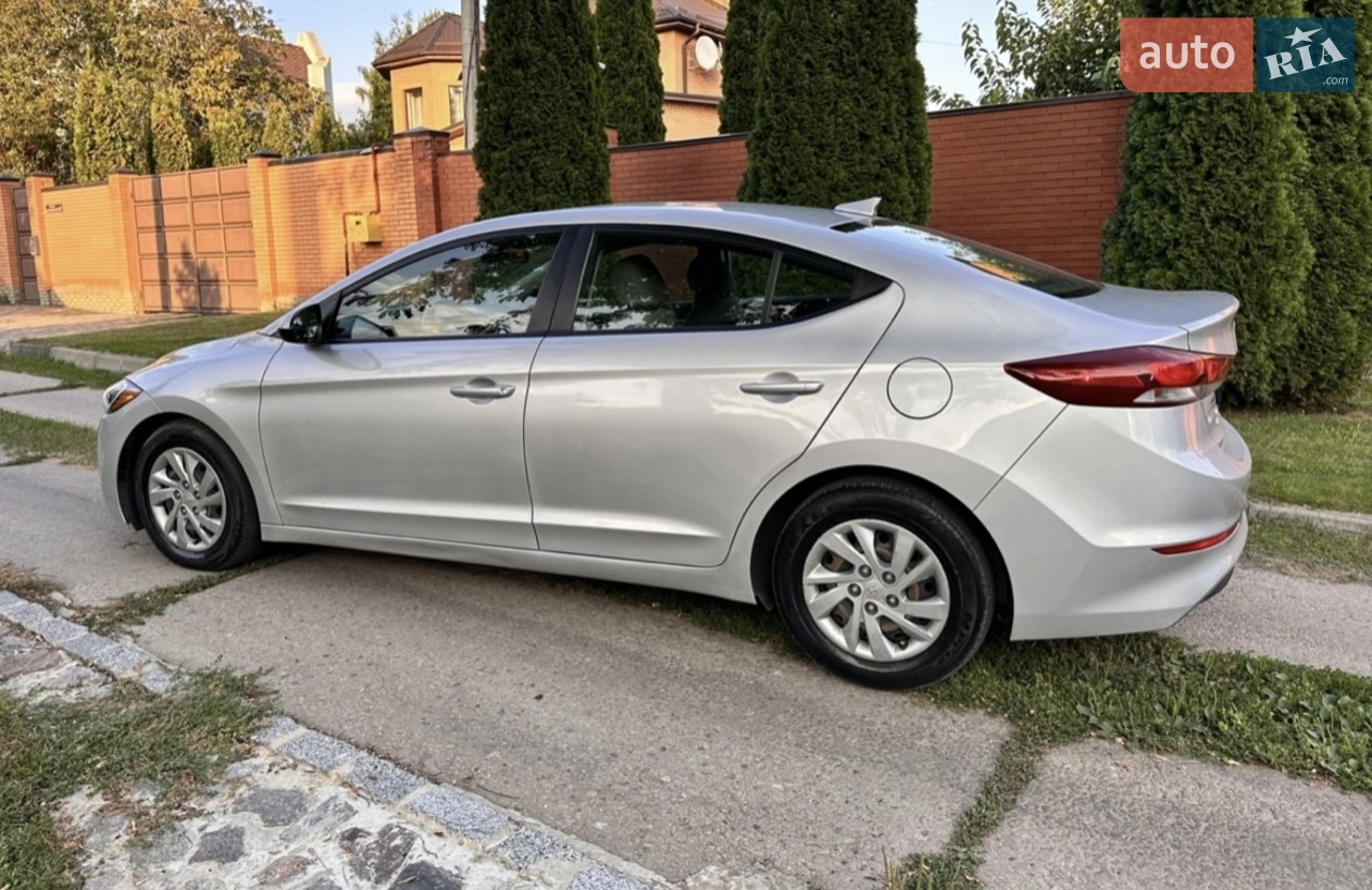 2017 Hyundai Elantra - мініатюра 16