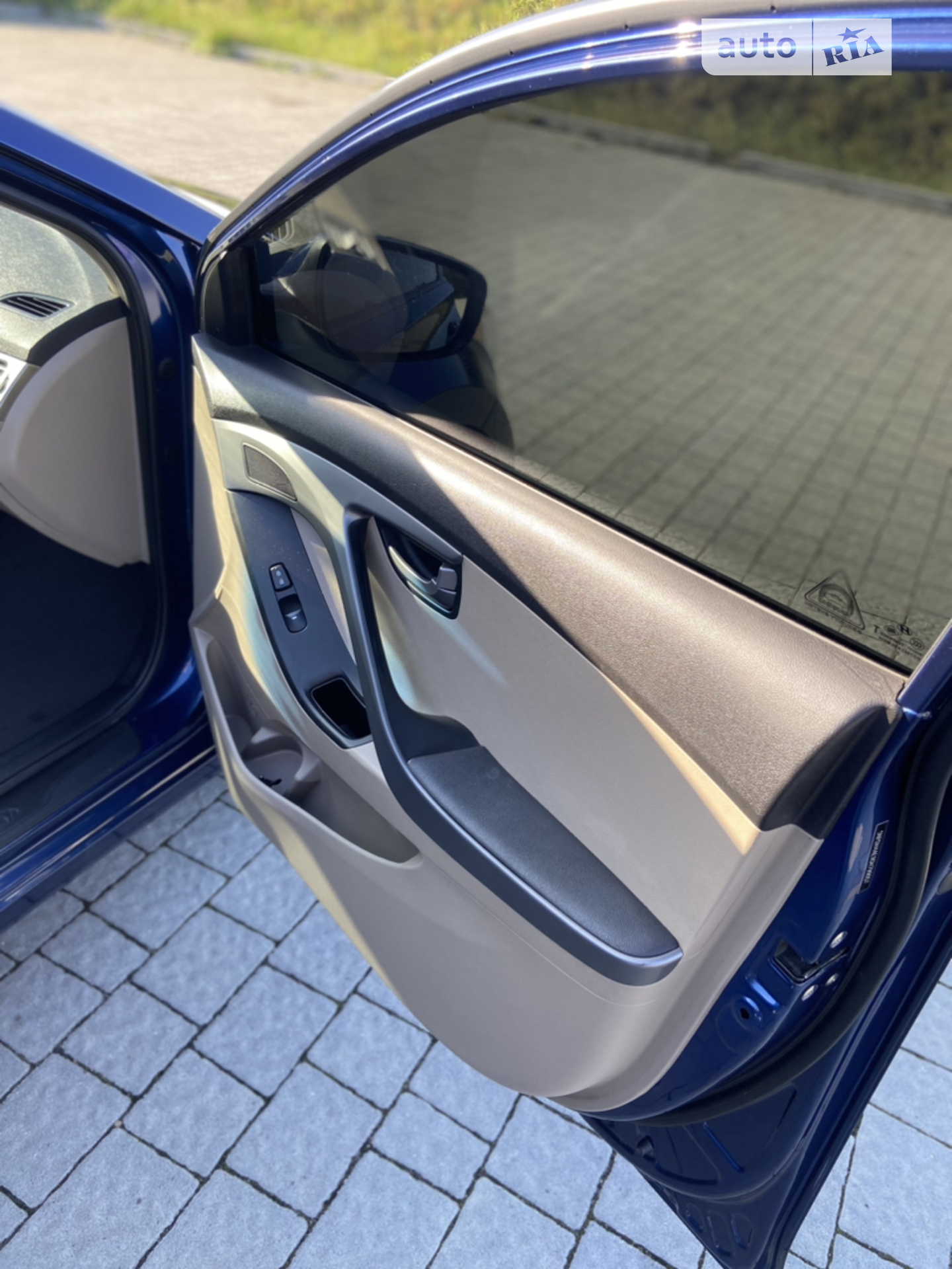 2015 Hyundai Elantra - мініатюра 17