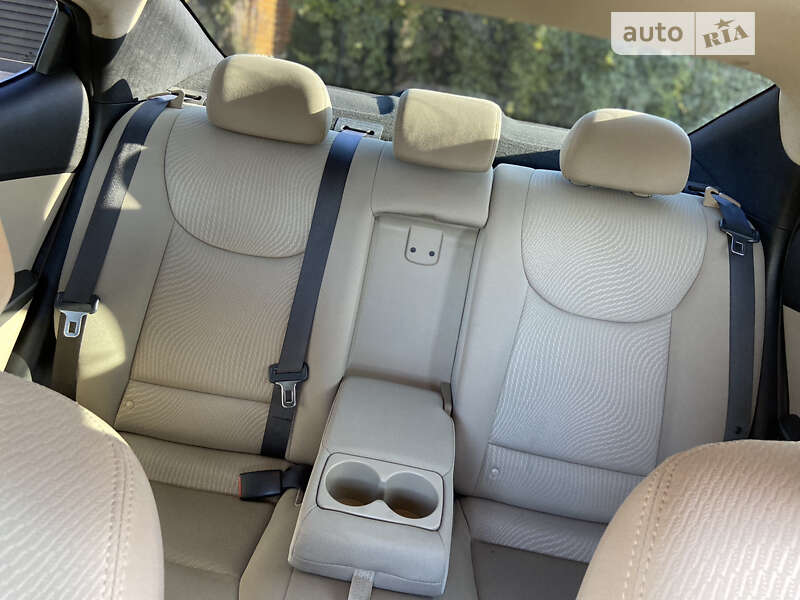 Седан Hyundai Elantra 2015 в Стрые