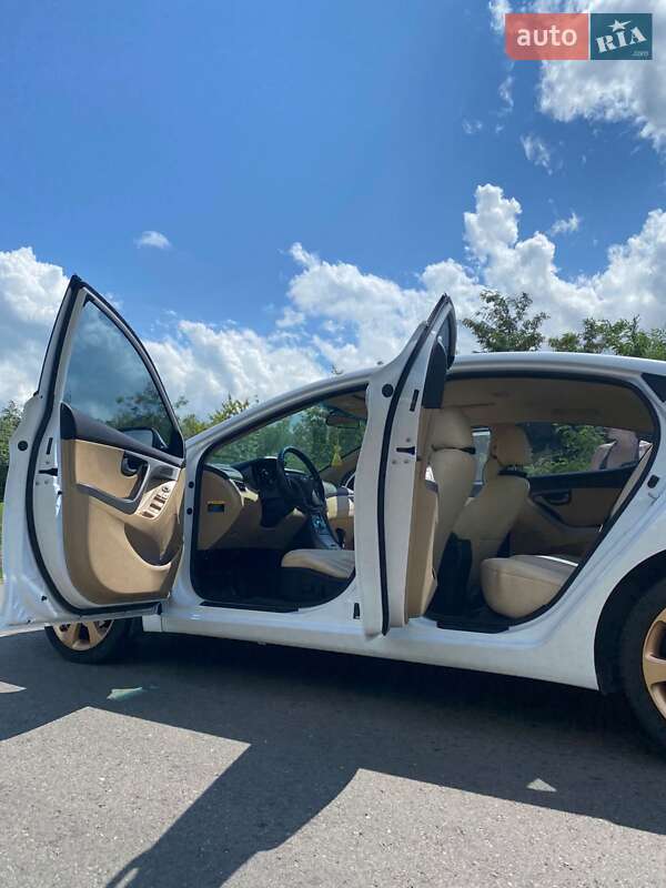 Седан Hyundai Elantra 2012 в Кропивницком