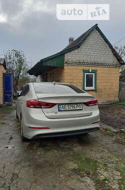 Седан Hyundai Elantra 2017 в Дніпрі