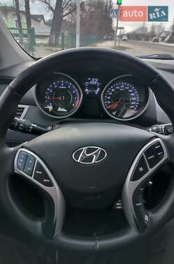 Седан Hyundai Elantra 2012 в Ахтырке