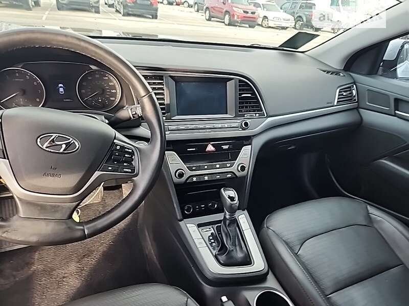 Седан Hyundai Elantra 2017 в Львове