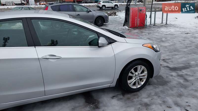 Хэтчбек Hyundai Elantra 2012 в Киеве