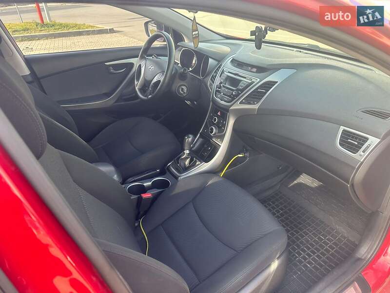 Седан Hyundai Elantra 2014 в Черновцах
