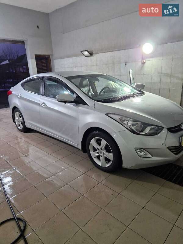 Седан Hyundai Elantra 2012 в Измаиле