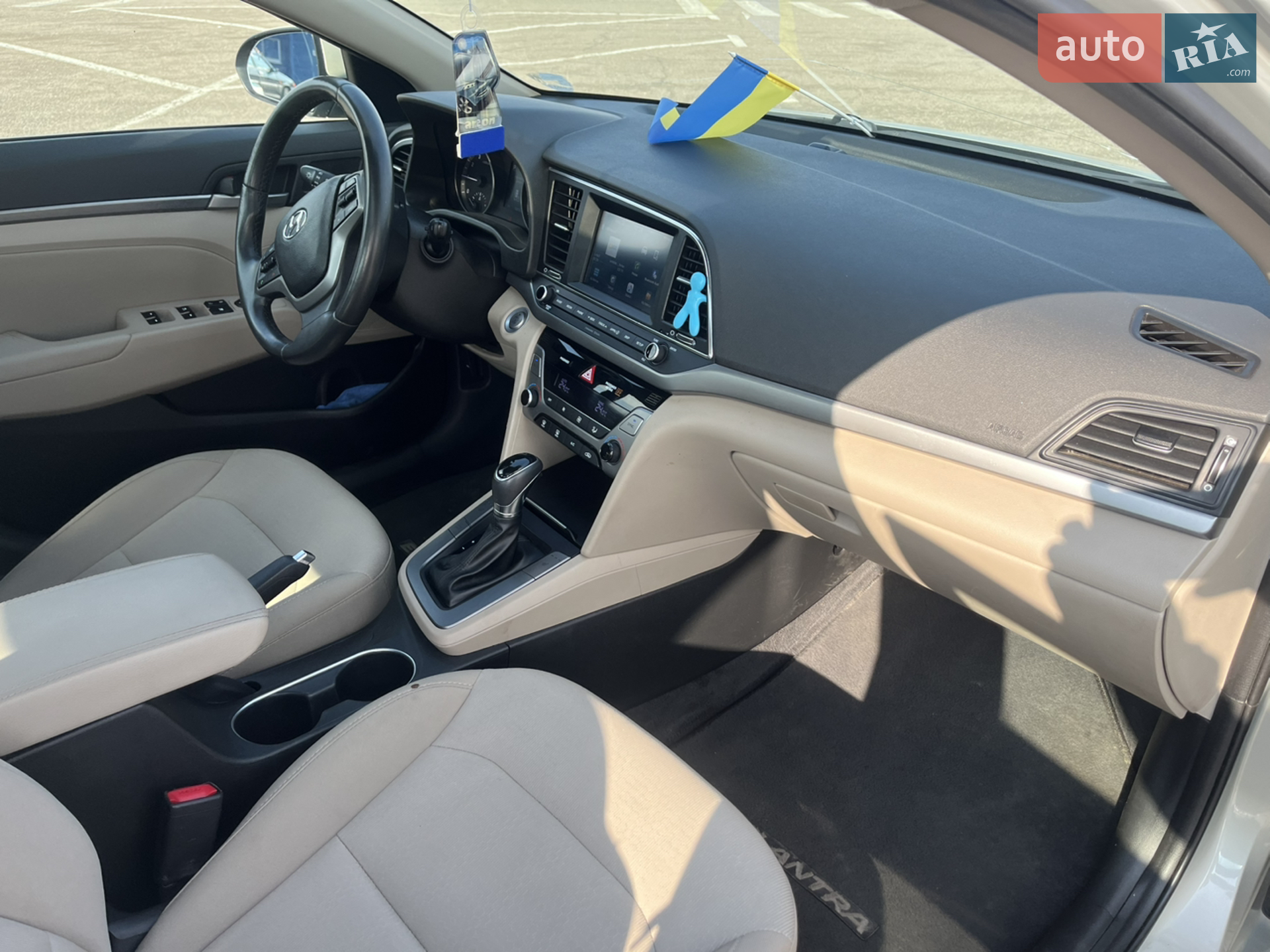 2017 Hyundai Elantra - мініатюра 3