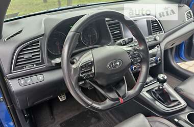 Седан Hyundai Elantra 2016 в 
