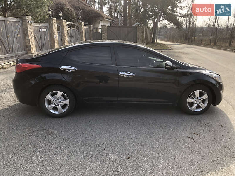 Седан Hyundai Elantra 2011 в Буче