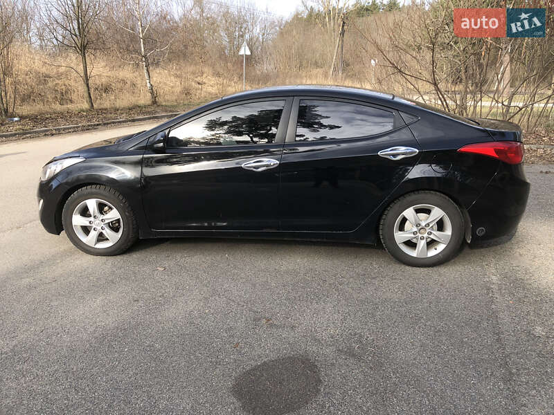 Седан Hyundai Elantra 2011 в Буче