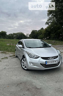 Седан Hyundai Elantra 2013 в Полонному