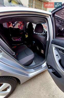 Седан Hyundai Elantra 2013 в Киеве