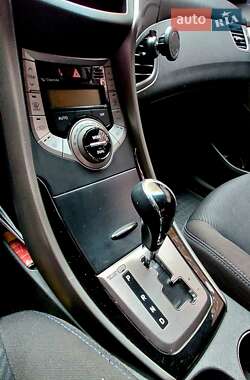 Седан Hyundai Elantra 2013 в Киеве