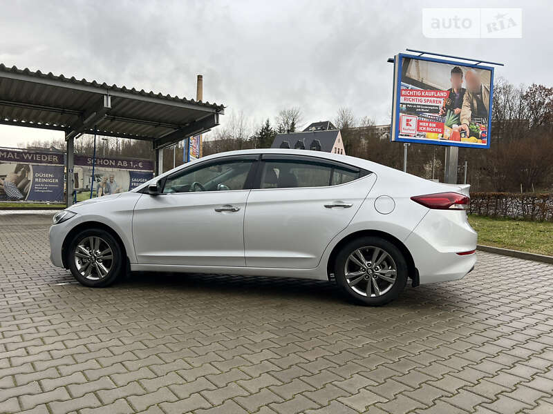Седан Hyundai Elantra 2018 в Львове