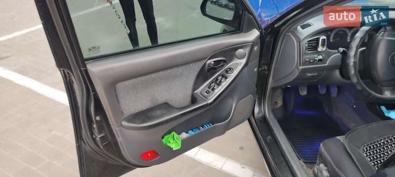 Хэтчбек Hyundai Elantra 2001 в Борисполе