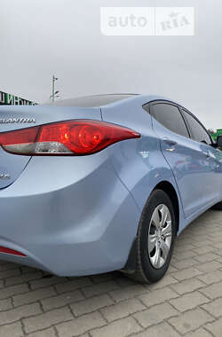 Седан Hyundai Elantra 2013 в Ірпені