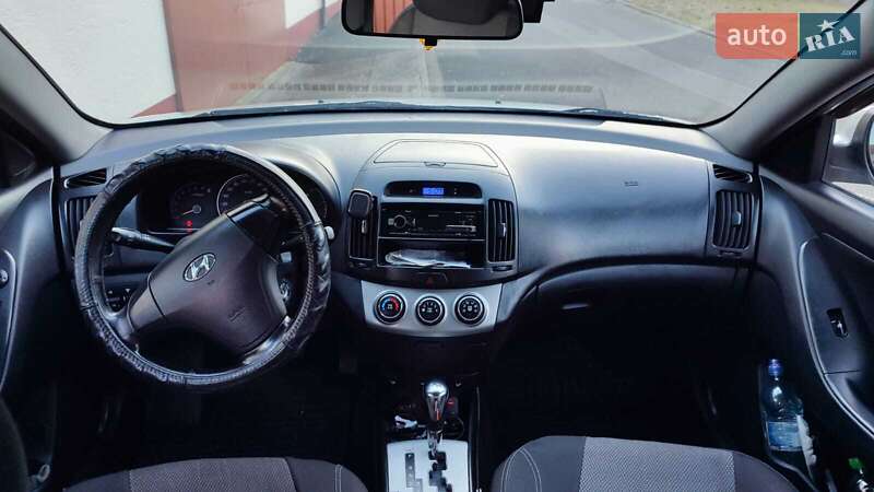 Седан Hyundai Elantra 2010 в 