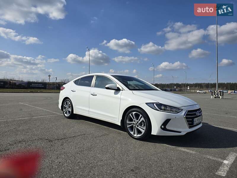 Седан Hyundai Elantra 2016 в Макарове