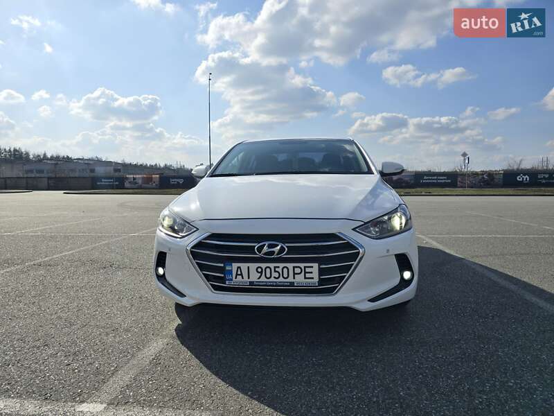 Седан Hyundai Elantra 2016 в Макарове