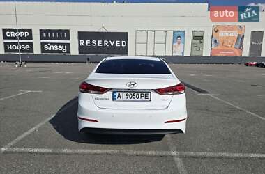 Седан Hyundai Elantra 2016 в Макарове