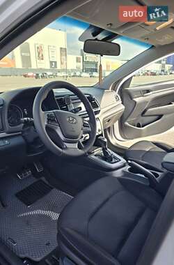 Седан Hyundai Elantra 2016 в Макарове