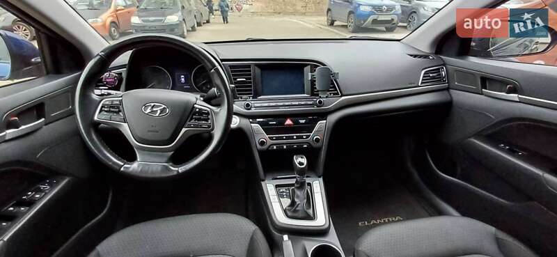 Седан Hyundai Elantra 2016 в Киеве