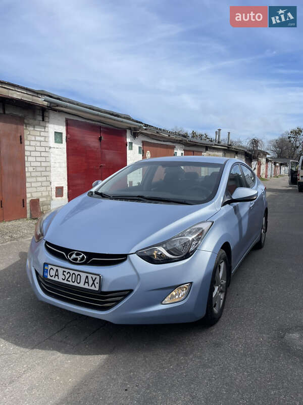 Hyundai Elantra 2012