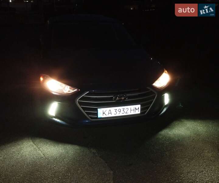Седан Hyundai Elantra 2016 в Киеве