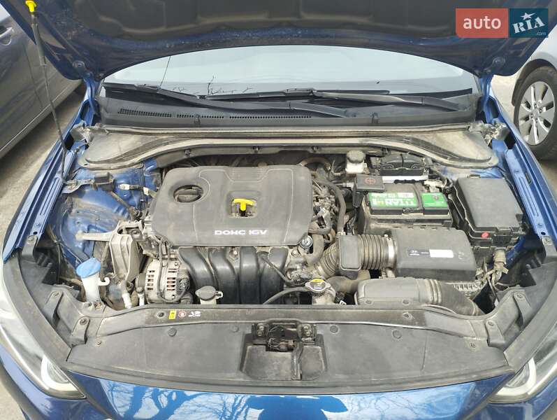 Седан Hyundai Elantra 2016 в Киеве