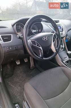 Седан Hyundai Elantra 2012 в Ахтырке