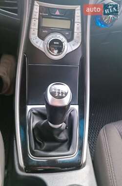 Седан Hyundai Elantra 2012 в 
