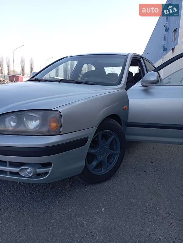 Hyundai Elantra 2003