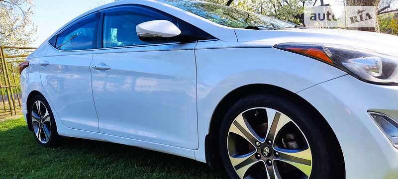 Седан Hyundai Elantra 2014 в Ивано-Франковске