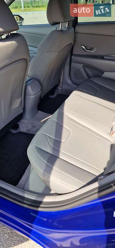 Седан Hyundai Elantra 2023 в Днепре