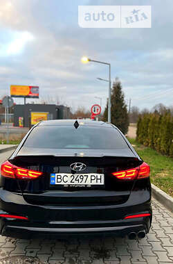 Седан Hyundai Elantra 2017 в Киеве