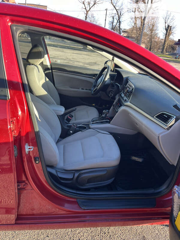 Седан Hyundai Elantra 2016 в Киеве