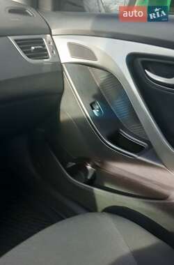 Седан Hyundai Elantra 2012 в 