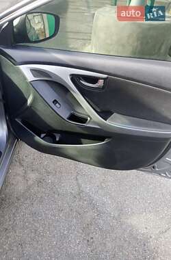 Седан Hyundai Elantra 2012 в 