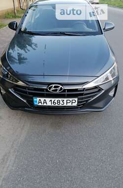 Седан Hyundai Elantra 2019 в Києві