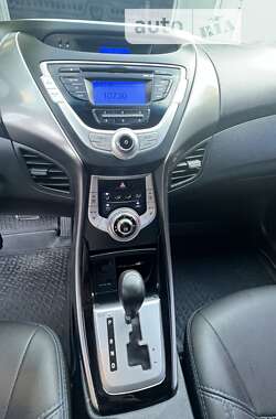 Седан Hyundai Elantra 2012 в Днепре