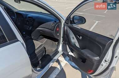 Седан Hyundai Elantra 2010 в Днепре