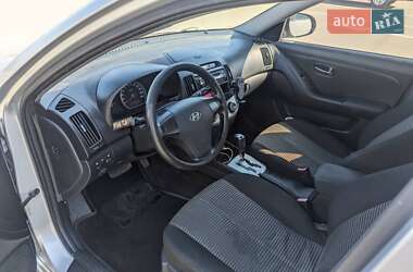 Седан Hyundai Elantra 2010 в Днепре