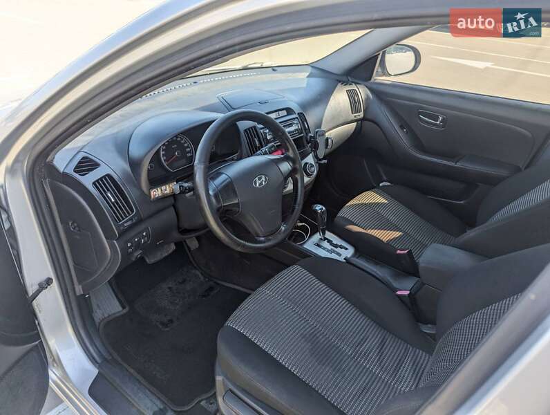 Седан Hyundai Elantra 2010 в Днепре