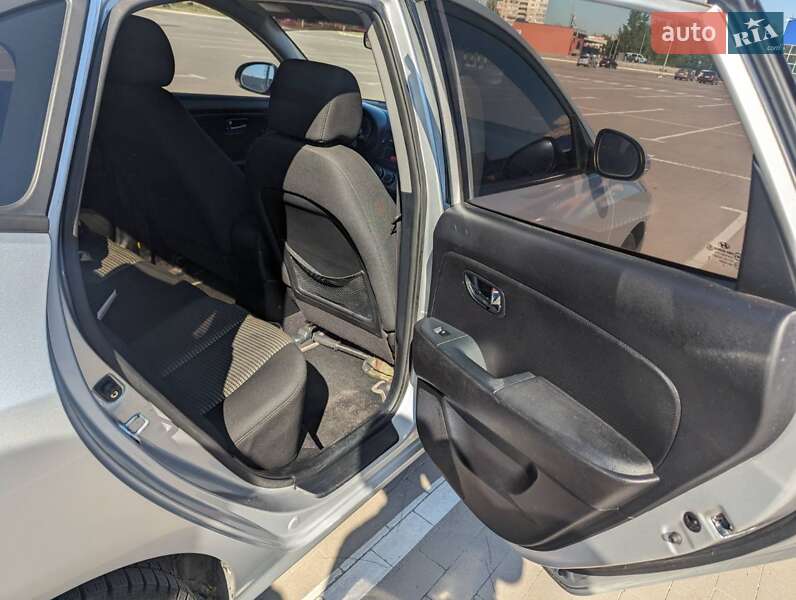 Седан Hyundai Elantra 2010 в Днепре