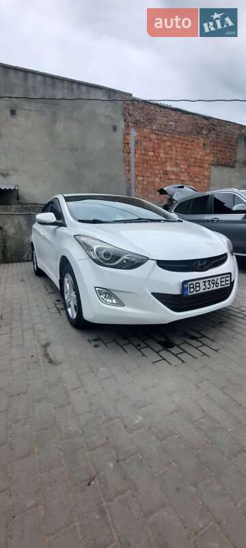 Седан Hyundai Elantra 2013 в Черновцах