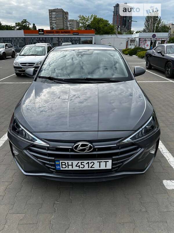 Седан Hyundai Elantra 2019 в Одессе