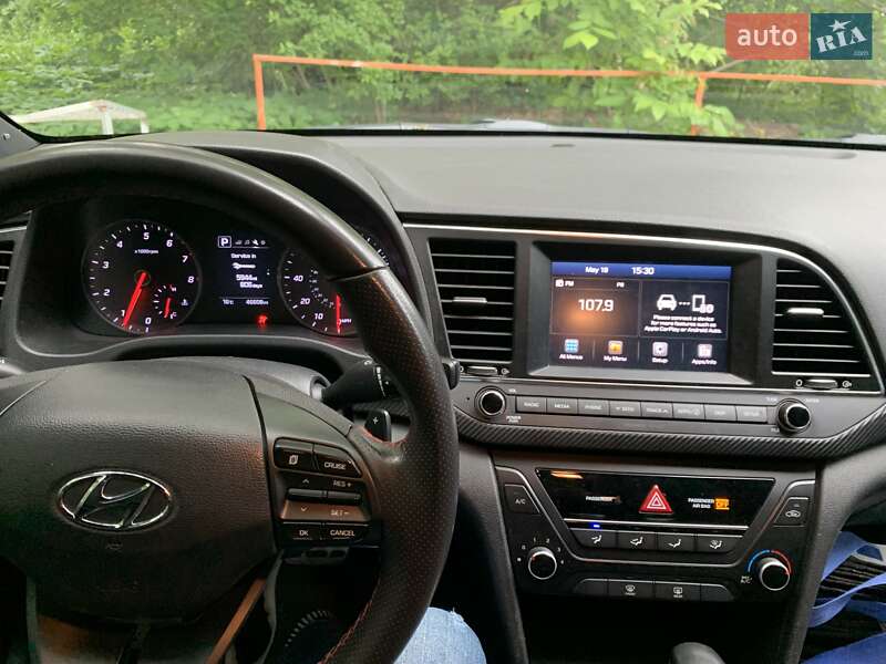 Седан Hyundai Elantra 2017 в Одессе