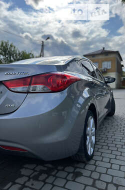 Седан Hyundai Elantra 2011 в Болехове