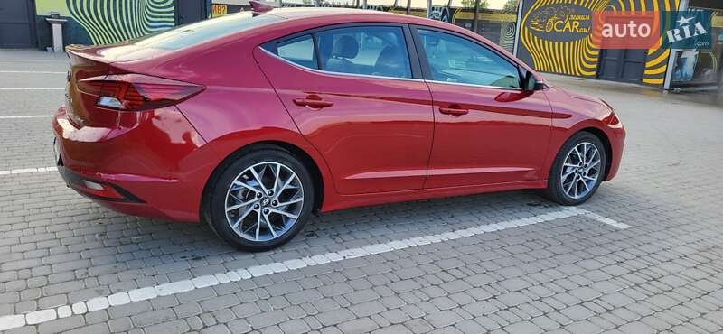 Седан Hyundai Elantra 2018 в Киеве